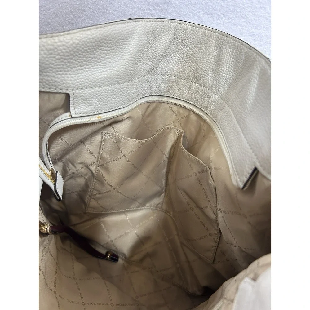 Michael Kors Leather Ivory Pebbled Shoulder Bag Gold Hardware Zip Inner Pockets